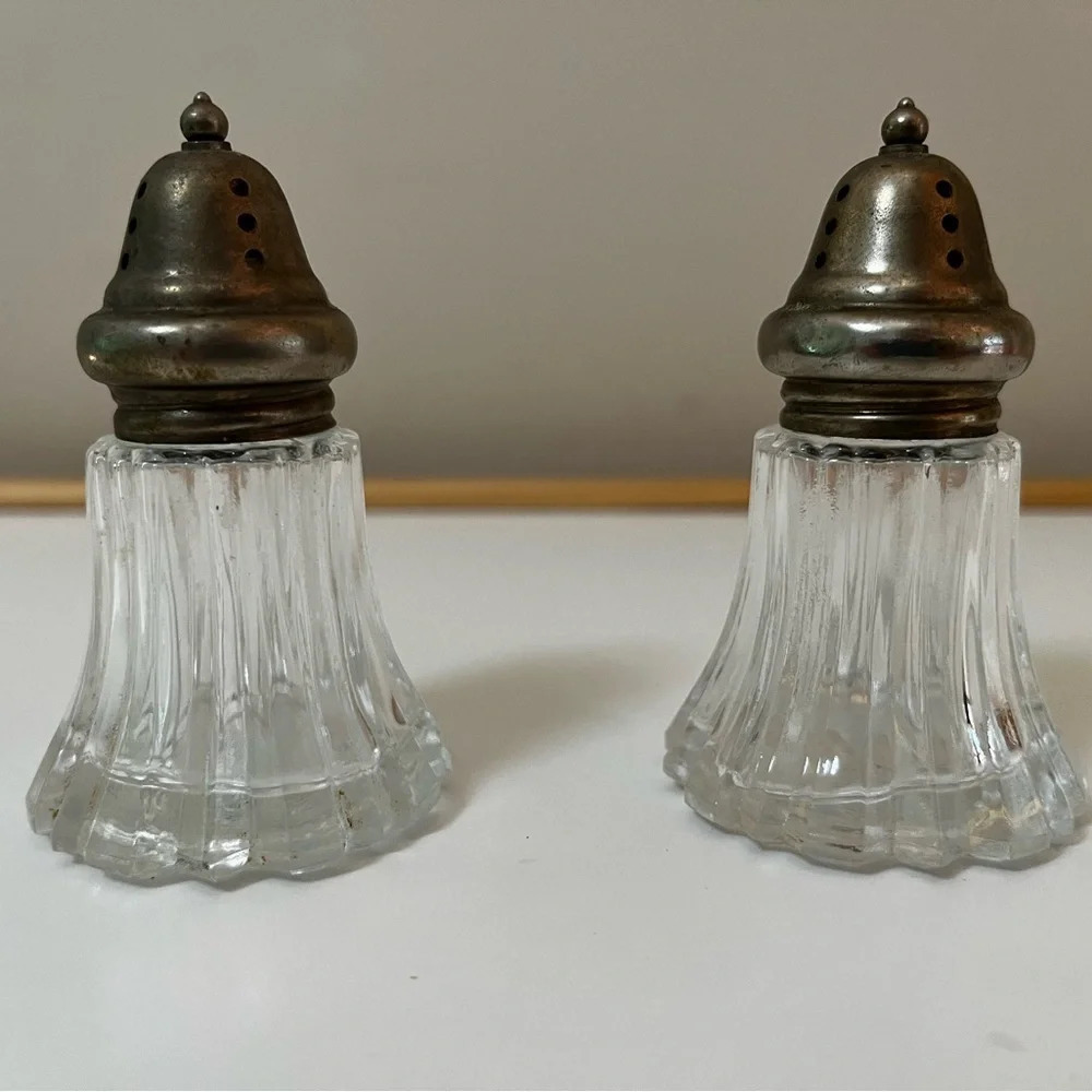 Vintage Salt And Pepper Shakers. Leonard Japan Sticker On The Bottom.